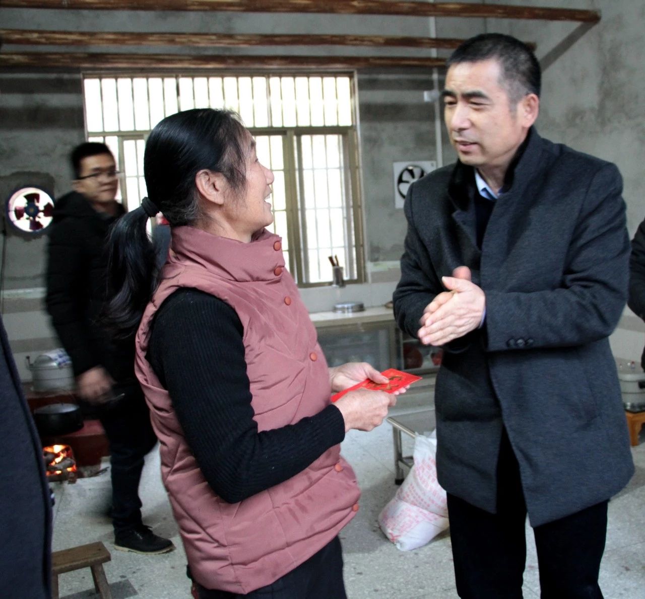 县委书记邓晓强走访慰问贫困户835 / 作者:等风十里 / 帖子ID:267165