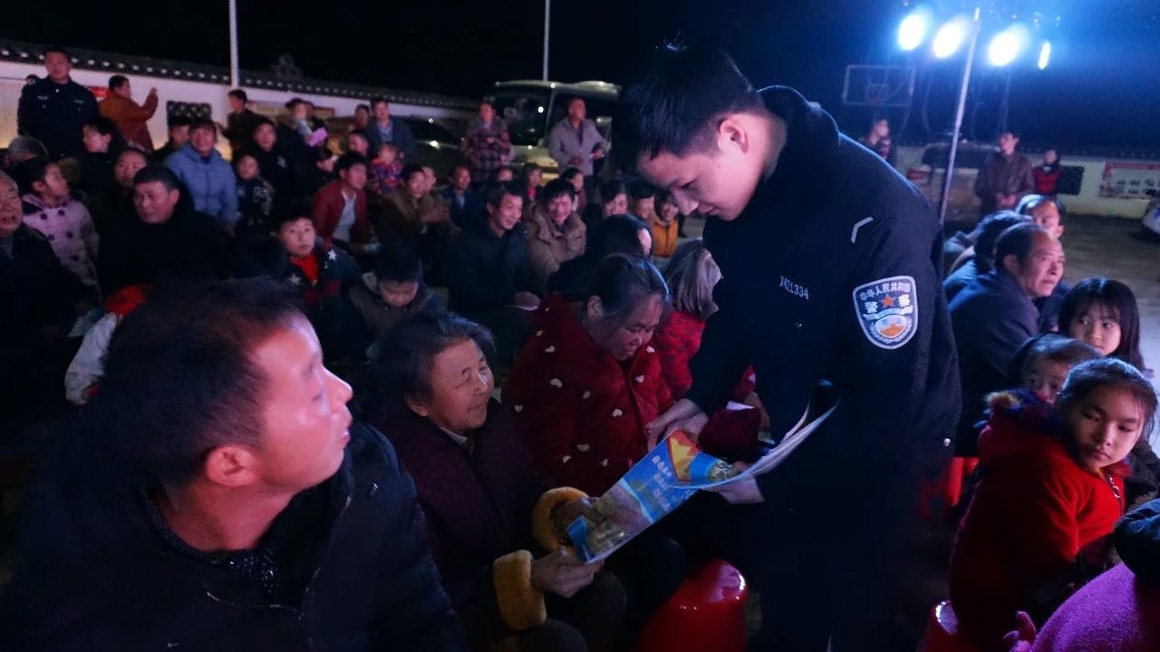 西岭镇：“文化年货”送下乡 点燃瑶乡脱贫梦937 / 作者:箩筐索 / 帖子ID:267189