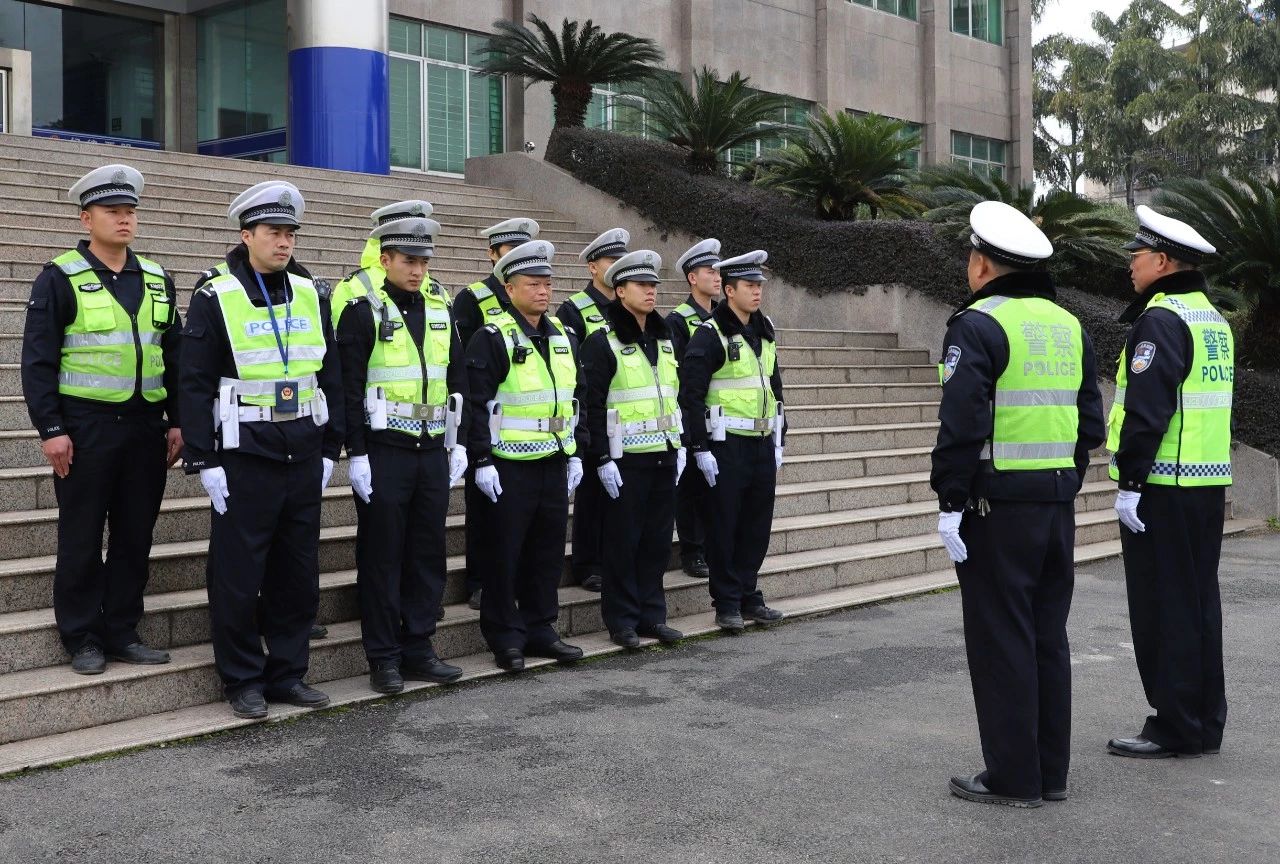 恭城交警积极开展异地用警交叉执法检查统一行动281 / 作者:红花绿叶 / 帖子ID:267253