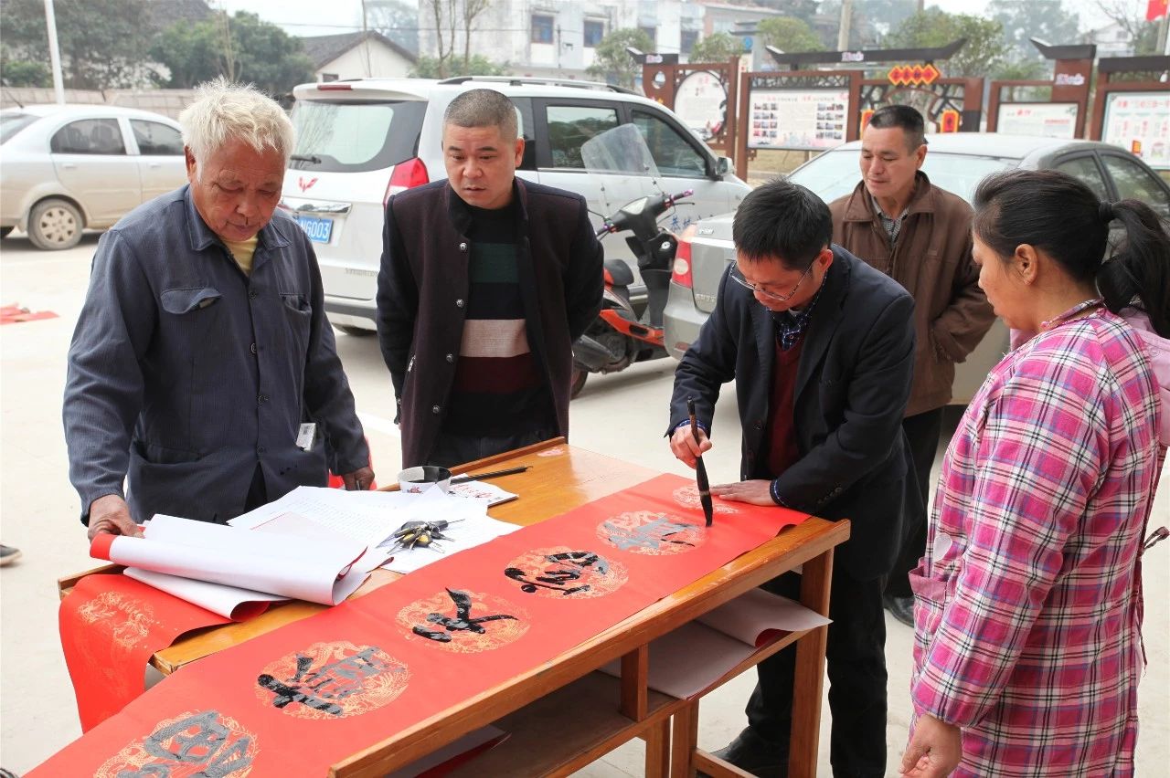 用笔书春送温暖|县委宣传部到联系村开展新春慰问和送春联下乡志愿服务活动605 / 作者:纯粮正宗土鸡 / 帖子ID:267308