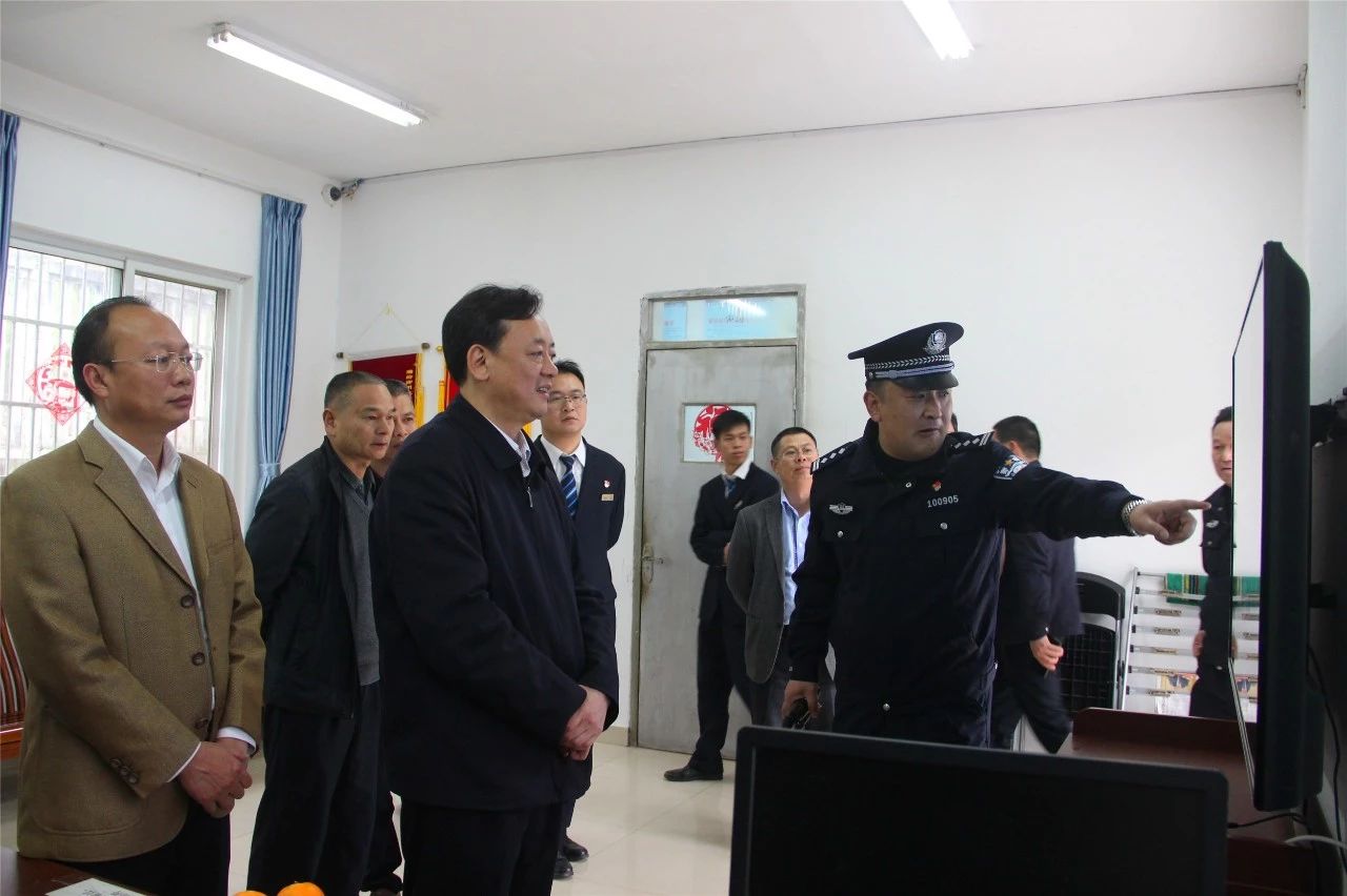 县领导看望慰问环卫工人，高铁站的工作人员523 / 作者:xiaoxiong99 / 帖子ID:267323