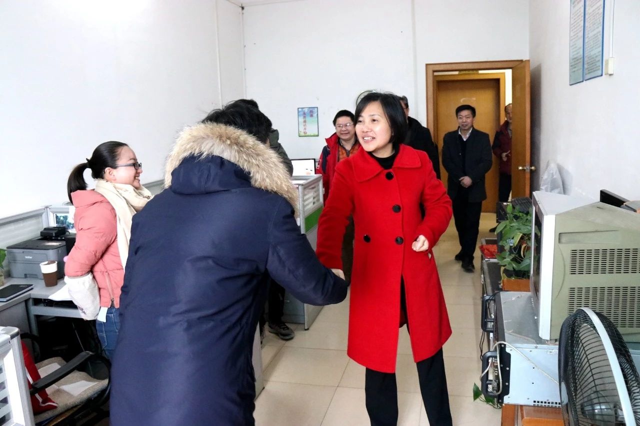 关小菊到文旅广体局看望新闻工作者644 / 作者:恭城栗木人 / 帖子ID:267360