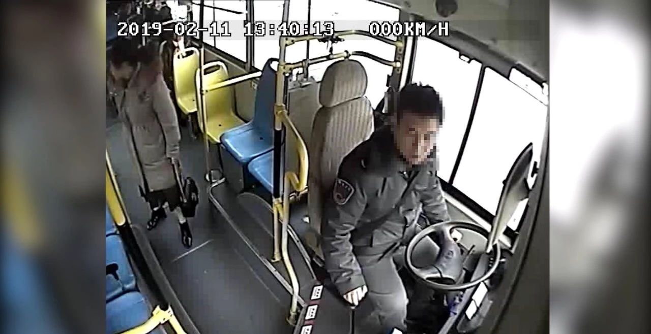 “快上车，我拉你去追！” 霸气公交司机带乘客开公交车追小偷101 / 作者:讲不出神 / 帖子ID:267379