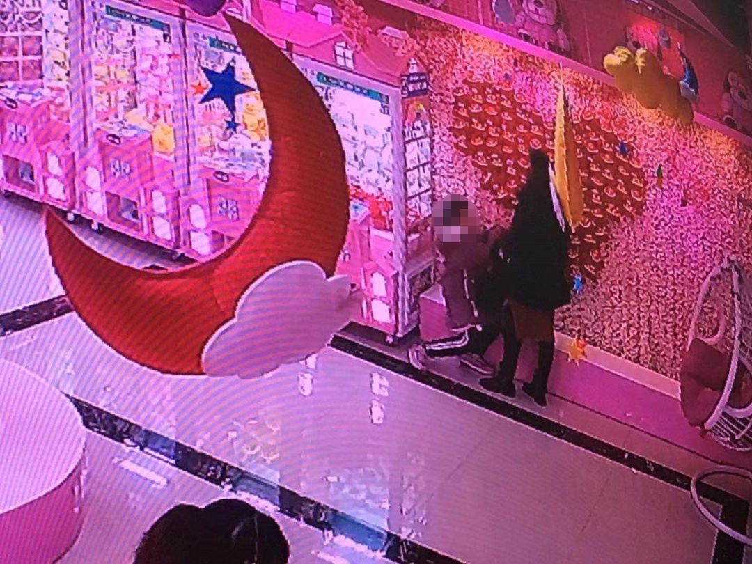 恭城这家店又丢东西了，居然是。。。监控记录完整过程！697 / 作者:爱生活爱美食 / 帖子ID:267456