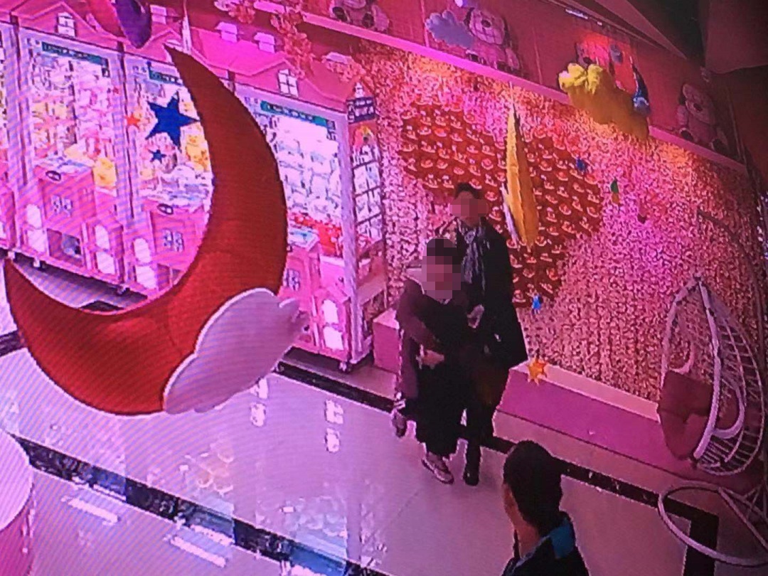 恭城这家店又丢东西了，居然是。。。监控记录完整过程！805 / 作者:爱生活爱美食 / 帖子ID:267456