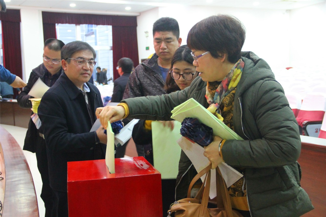 我县在会议中心召开2018年度基层党（工）委书记落实管党治党主体责任述职评议会669 / 作者:恭城男人好 / 帖子ID:267535