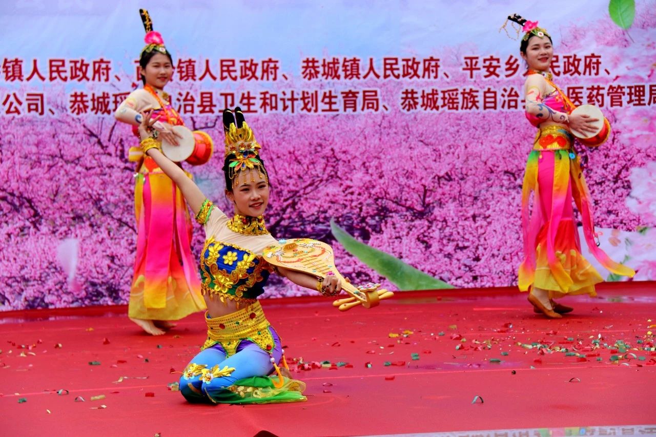 第十七届桂林恭城桃花节暨首届嘉会野生紫荆花民俗文化节开幕516 / 作者:看清所以看轻 / 帖子ID:267568