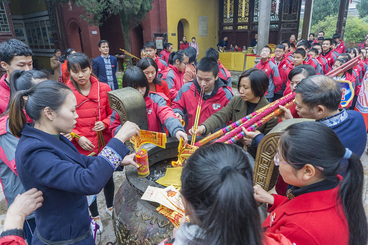 恭城民族实验初级中学：中考百日冲刺，誓师大会！386 / 作者:等风十里 / 帖子ID:267635