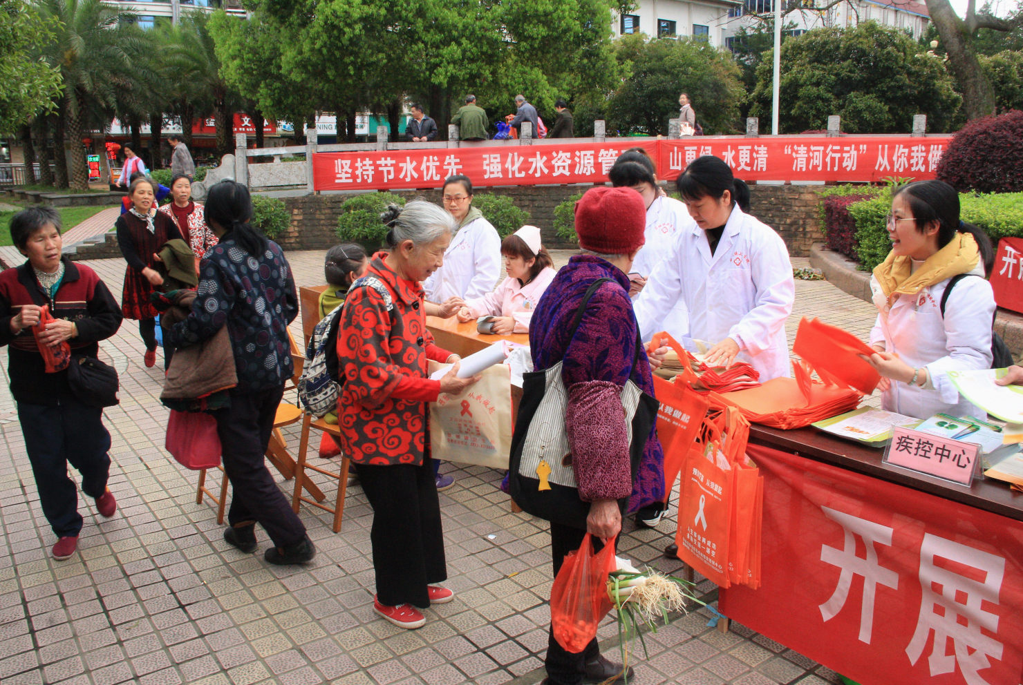 “开展终结结核病行动， 共建共享健康中国”恭城县开展“世界防治结核病日”宣传活动130 / 作者:茶江余晖 / 帖子ID:267677