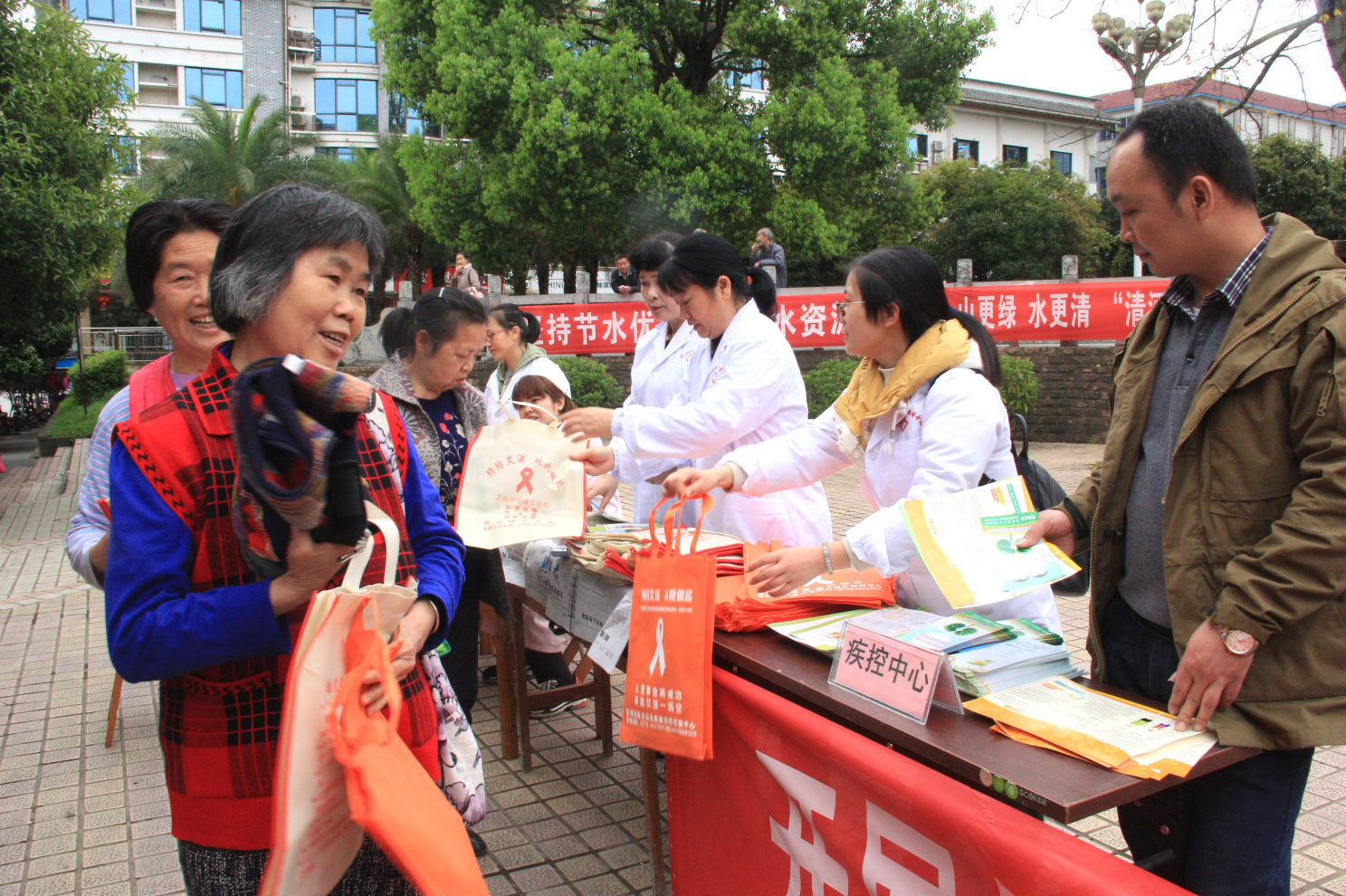“开展终结结核病行动， 共建共享健康中国”恭城县开展“世界防治结核病日”宣传活动290 / 作者:茶江余晖 / 帖子ID:267677