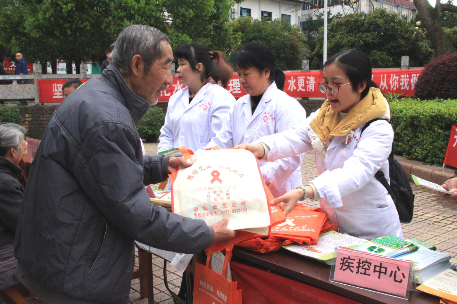 “开展终结结核病行动， 共建共享健康中国”恭城县开展“世界防治结核病日”宣传活动259 / 作者:茶江余晖 / 帖子ID:267677