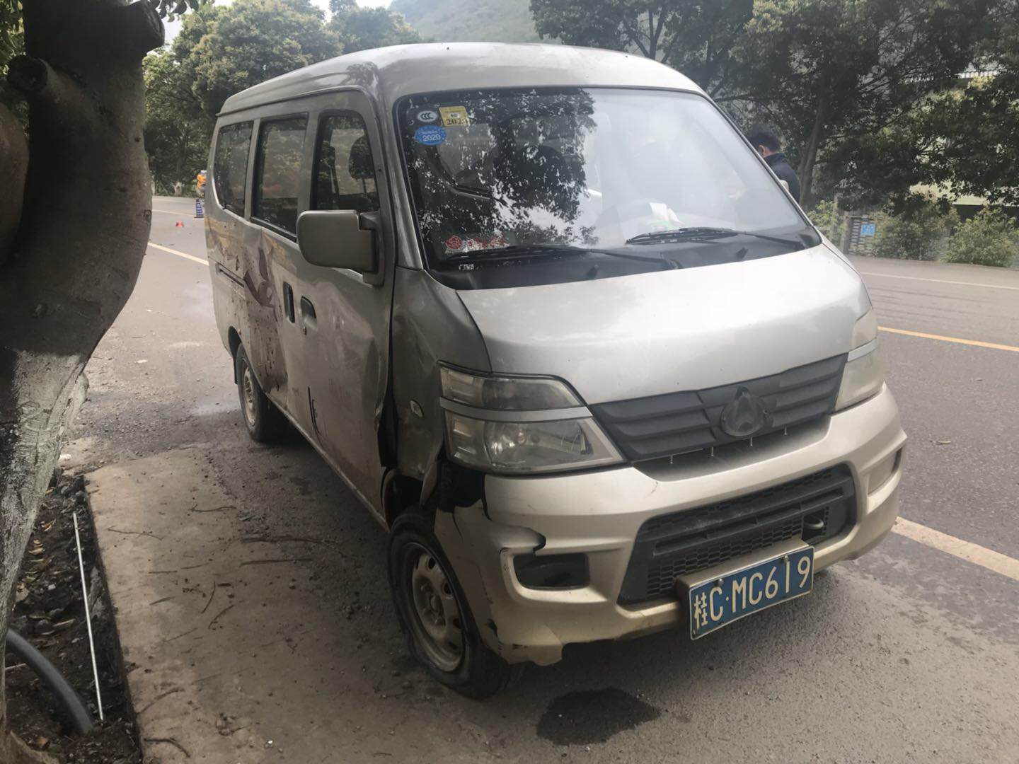 燕新路这个液化气门口发生车祸344 / 作者:分叉路口 / 帖子ID:267687
