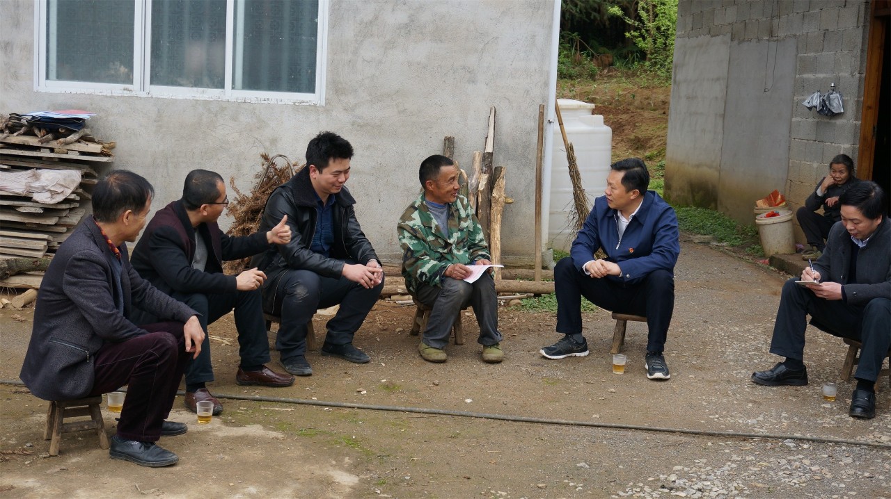 唐寿元在德良村“三问”底账督导脱贫攻坚成效692 / 作者:高负帅 / 帖子ID:267715