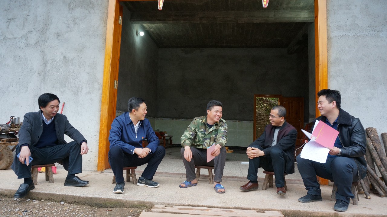 唐寿元在德良村“三问”底账督导脱贫攻坚成效84 / 作者:高负帅 / 帖子ID:267715
