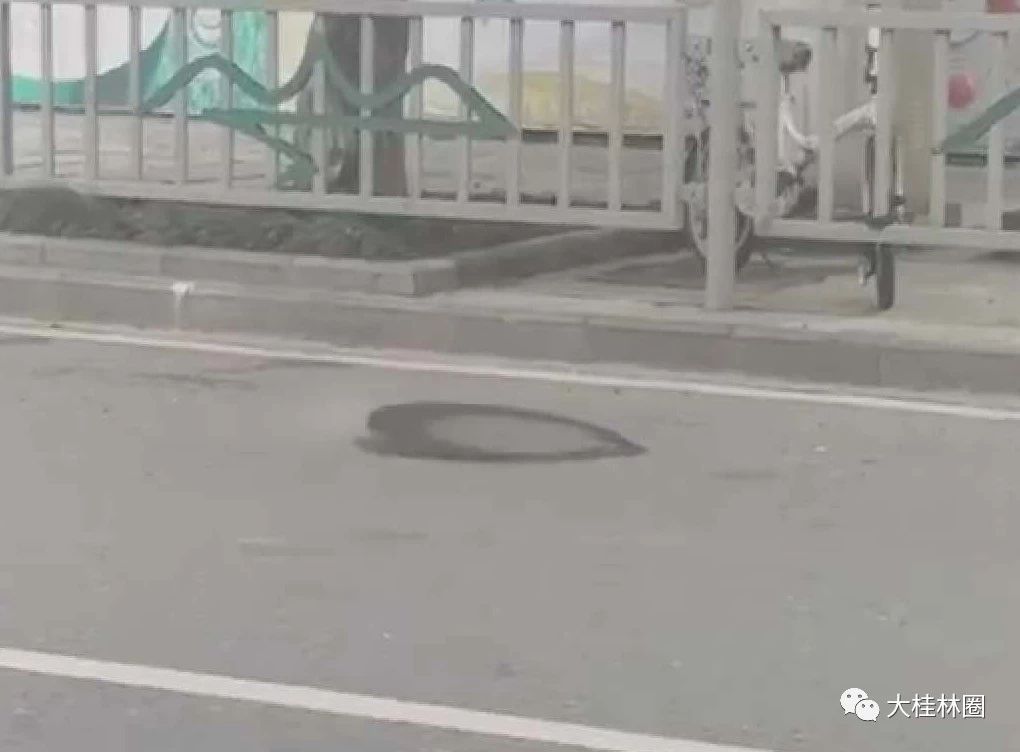 突发丨桂林七星万达路段井盖“跳舞”，疑是天然气泄漏！669 / 作者:该做的事情 / 帖子ID:267889