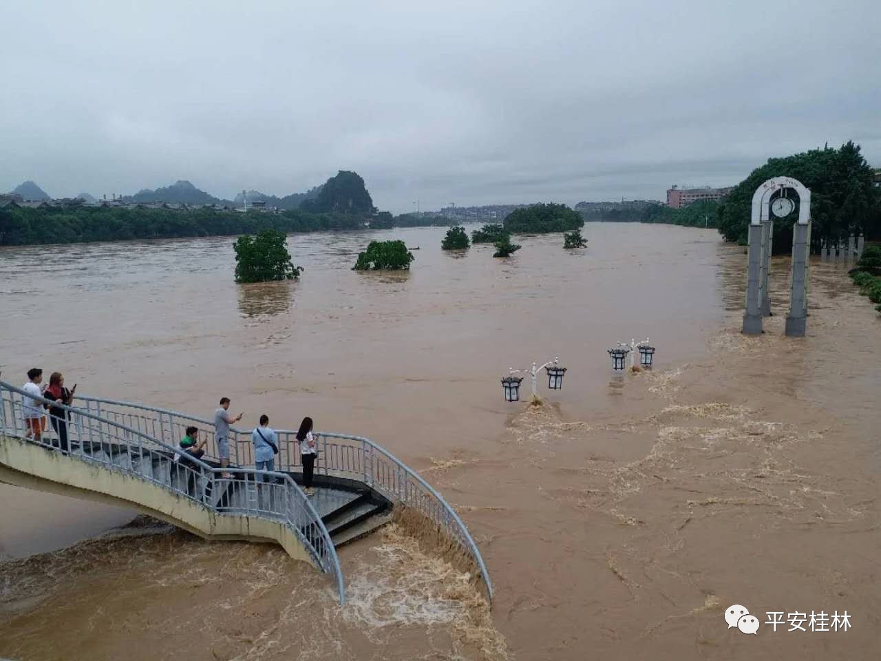 桂林多地洪涝灾情告急，公安出动4千警力抢险救灾567 / 作者:登山涉水 / 帖子ID:267977