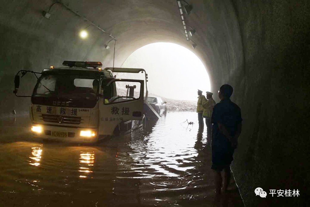 桂林多地洪涝灾情告急，公安出动4千警力抢险救灾170 / 作者:登山涉水 / 帖子ID:267977