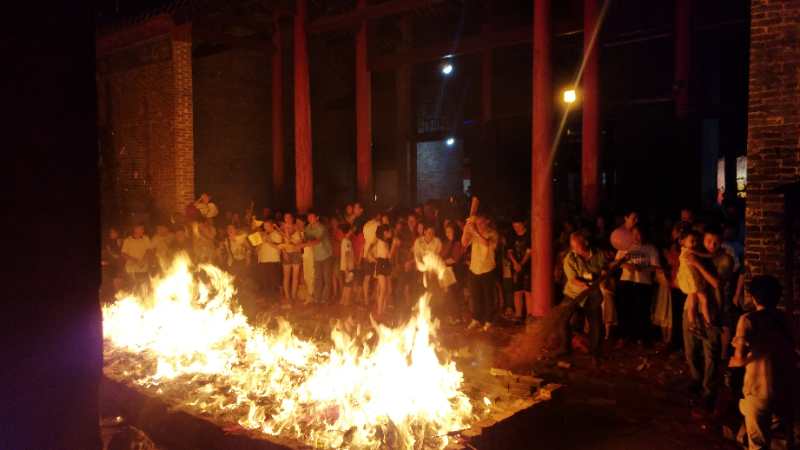 今夜恭城街上热闹非凡，关公文化节暖寿活动正在进行中321 / 作者:半指温柔沙 / 帖子ID:267991