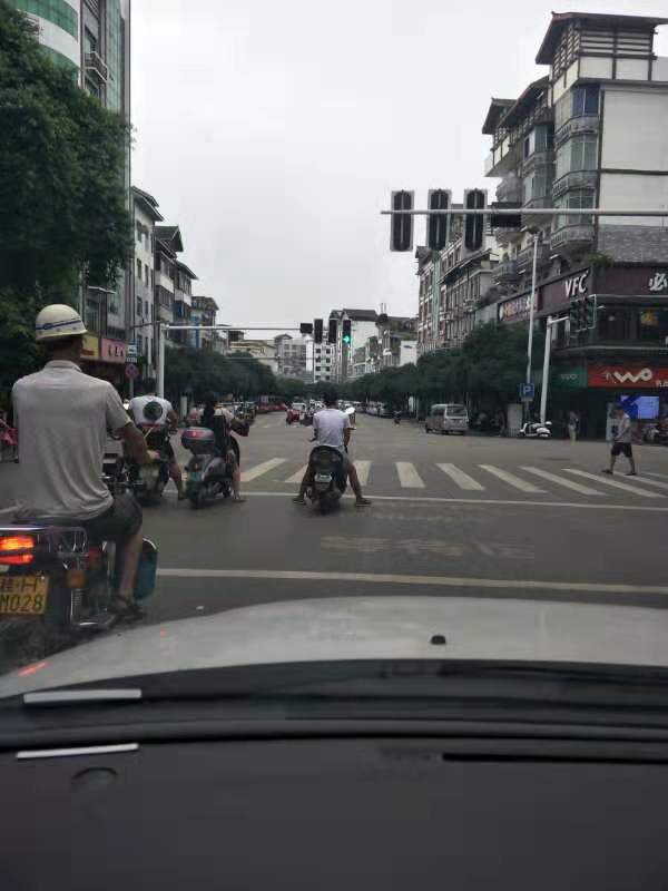 昨天恭城十字路口红绿灯坏了365 / 作者:快乐.每一天 / 帖子ID:268028