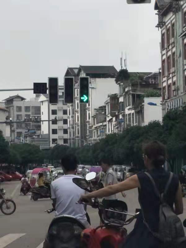 昨天恭城十字路口红绿灯坏了831 / 作者:快乐.每一天 / 帖子ID:268028