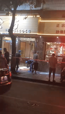 突发！昨晚，桂林一餐厅发生打斗，有人倒地不起！131 / 作者:半指温柔沙 / 帖子ID:268130