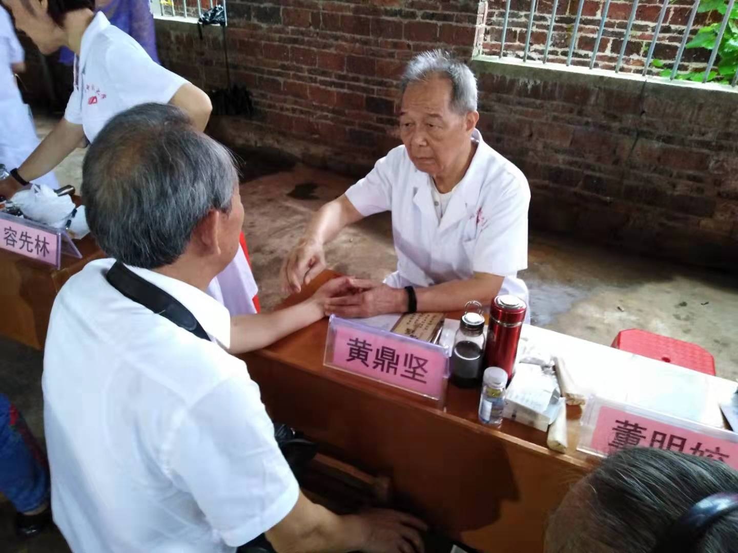 恭城县中医院在莲花镇枧头村社堂屯开展义诊活动！377 / 作者:半指温柔沙 / 帖子ID:268176