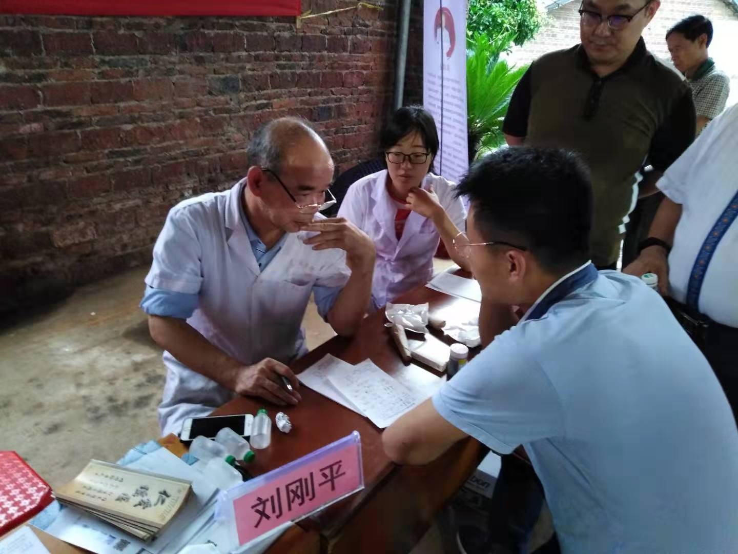 恭城县中医院在莲花镇枧头村社堂屯开展义诊活动！754 / 作者:半指温柔沙 / 帖子ID:268176