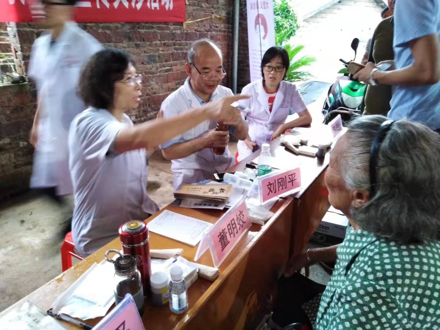 恭城县中医院在莲花镇枧头村社堂屯开展义诊活动！46 / 作者:半指温柔沙 / 帖子ID:268176