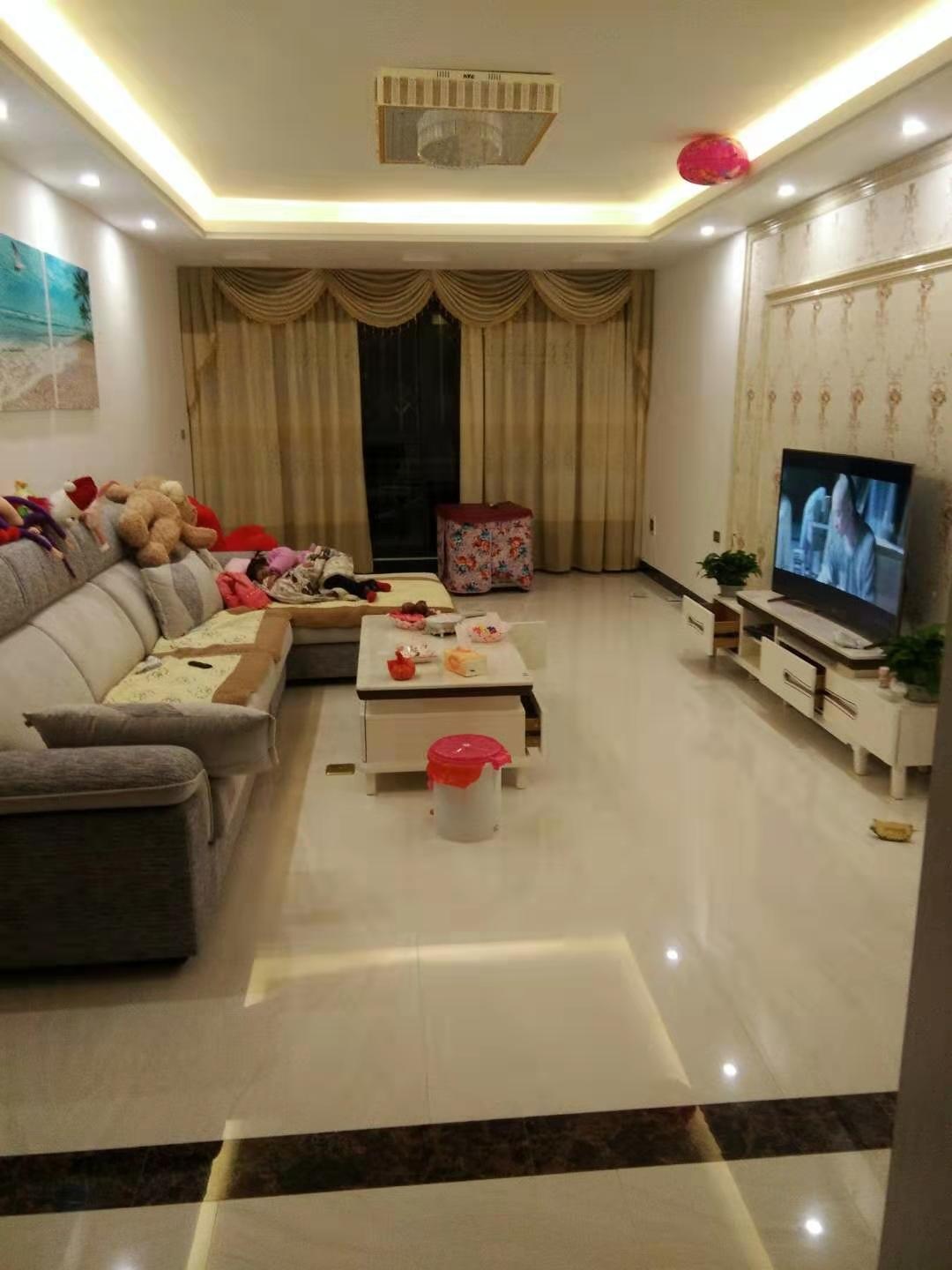 壹号公馆一楼，装修一年，家具家电一起，拎包可以入住817 / 作者:倾城一笑 / 帖子ID:268187