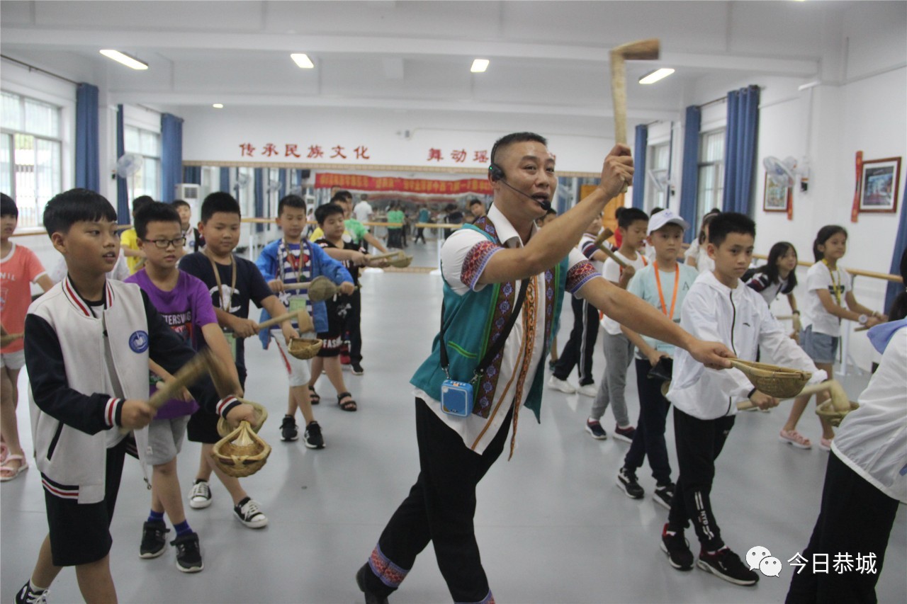我县浓厚的瑶族文化吸引100多深圳师生前来体验591 / 作者:凤凰山脚的人家 / 帖子ID:268236
