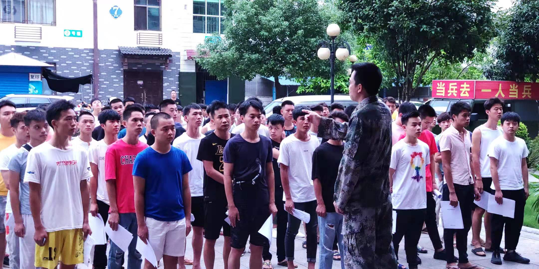 恭城瑶族自治县2019年度征兵复检开始了啵52 / 作者:忧伤428 / 帖子ID:268429