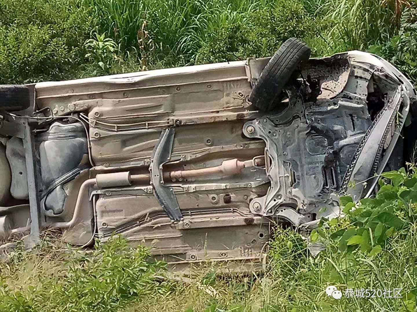 嘉会盘龙村路口一小车疲劳驾驶撞树后翻车373 / 作者:论坛小编02 / 帖子ID:268526