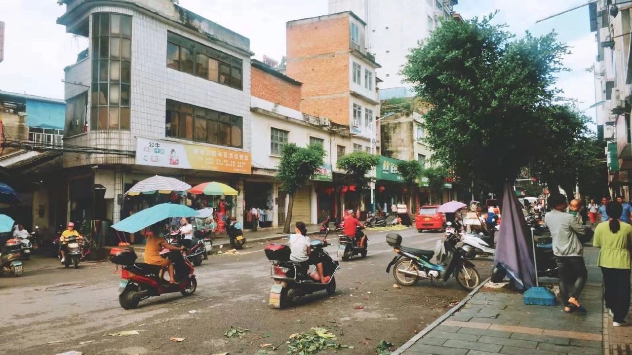 你见过凌晨三点的恭城早市吗？有一群人在这样忙碌着...156 / 作者:论坛小编02 / 帖子ID:268648