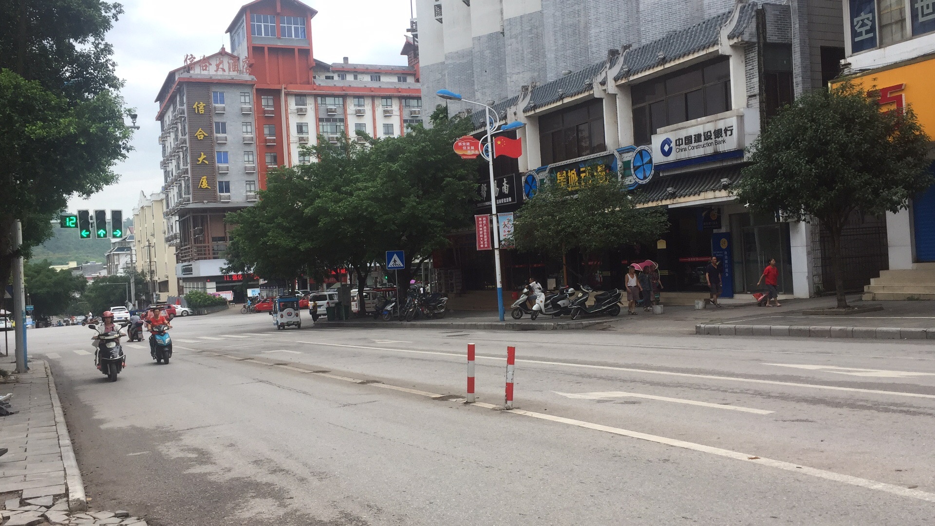 凌晨12点，老车站发生车祸106 / 作者:常务管理员 / 帖子ID:268667