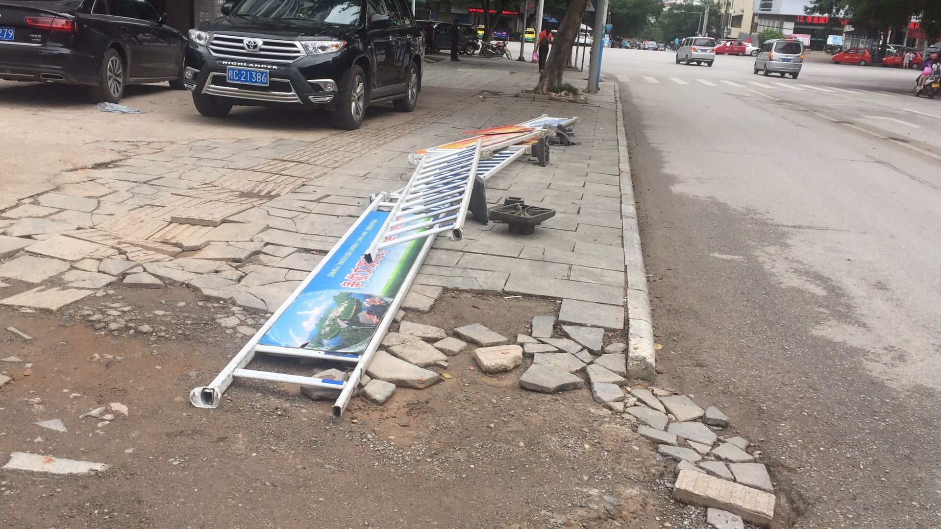 凌晨12点，老车站发生车祸637 / 作者:常务管理员 / 帖子ID:268667