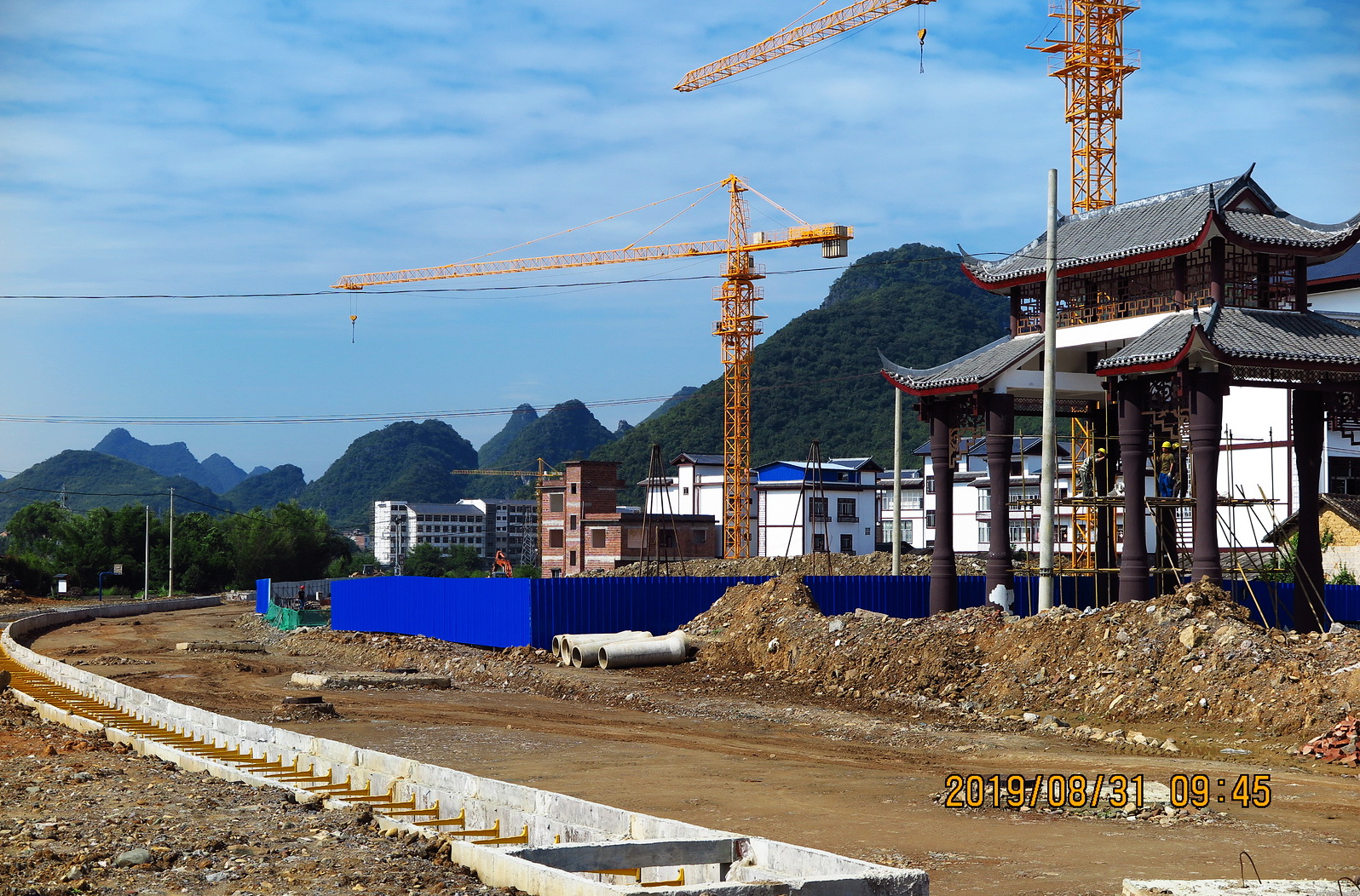 恭城的“瑶家大院”与“瑶汉养寿城正在加紧施工。797 / 作者:平安大叔 / 帖子ID:268715