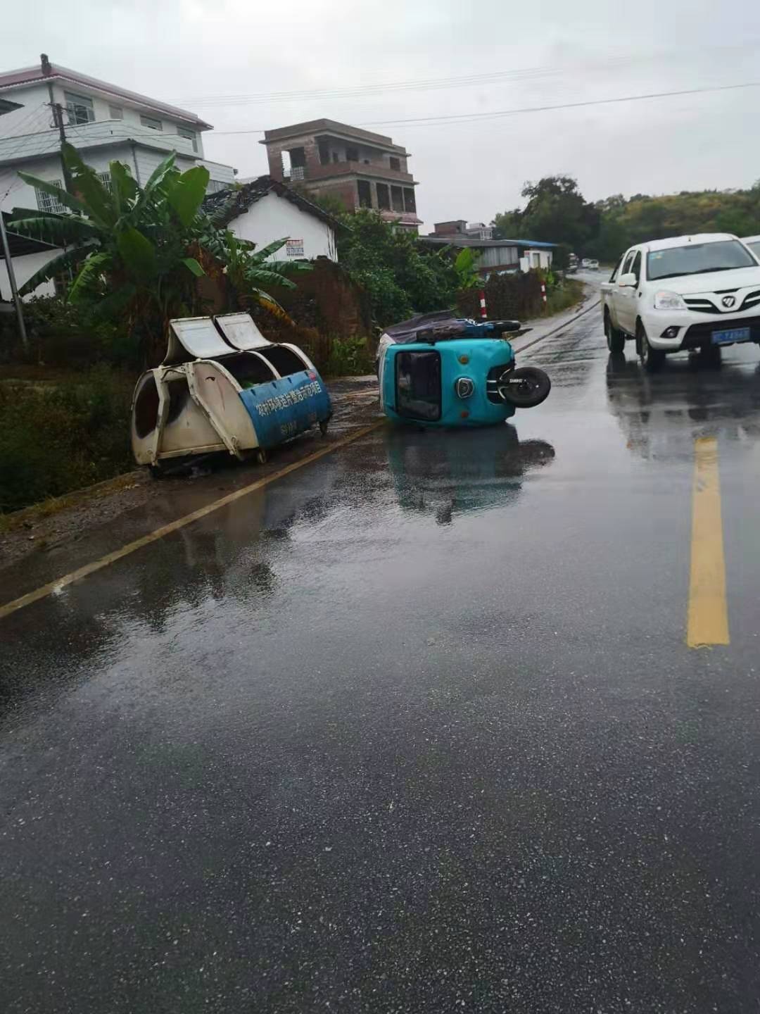 落雨天开慢点，洞尾这里就出了车祸196 / 作者:杨俊语语il / 帖子ID:269195