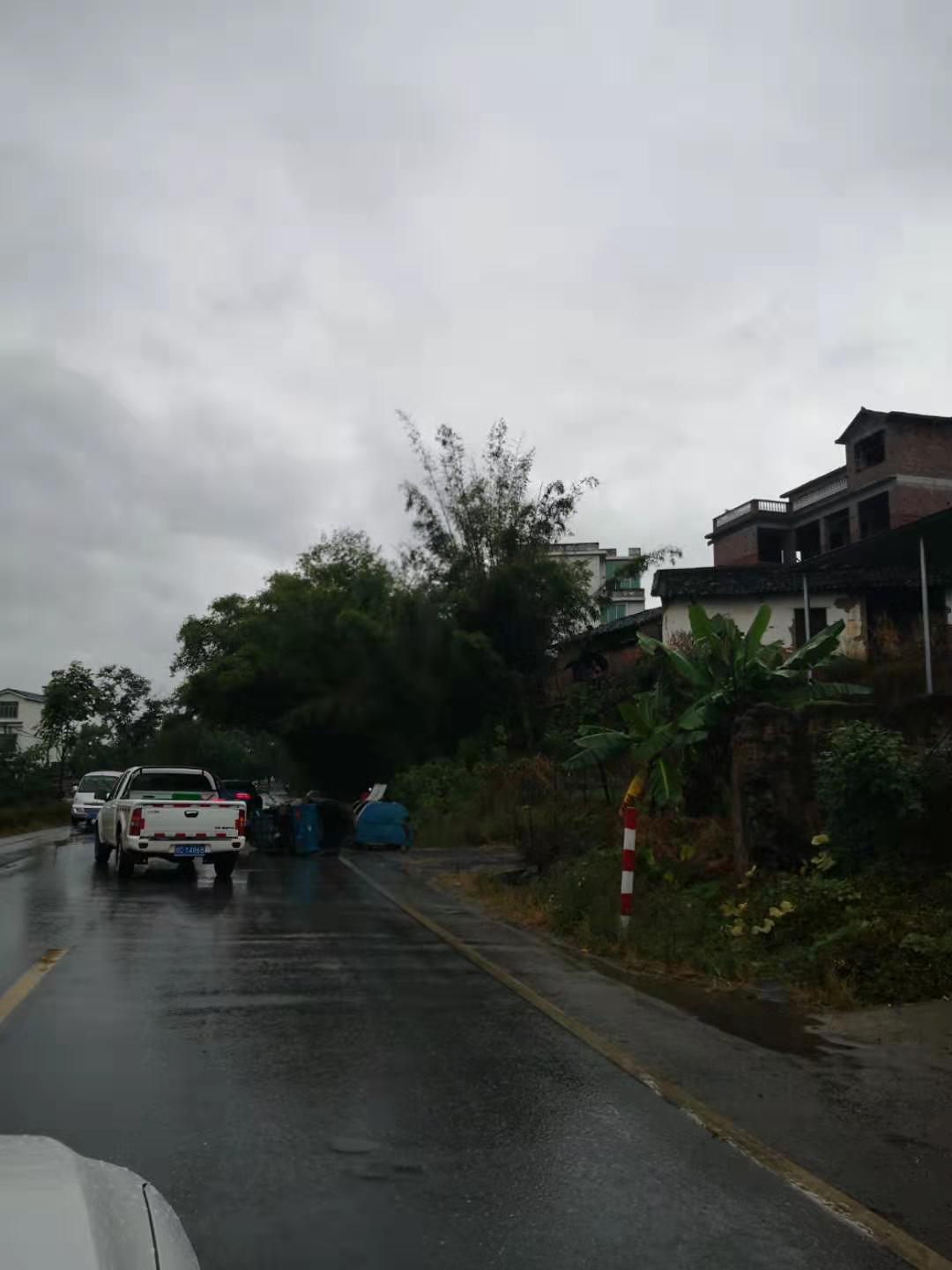 落雨天开慢点，洞尾这里就出了车祸538 / 作者:杨俊语语il / 帖子ID:269195
