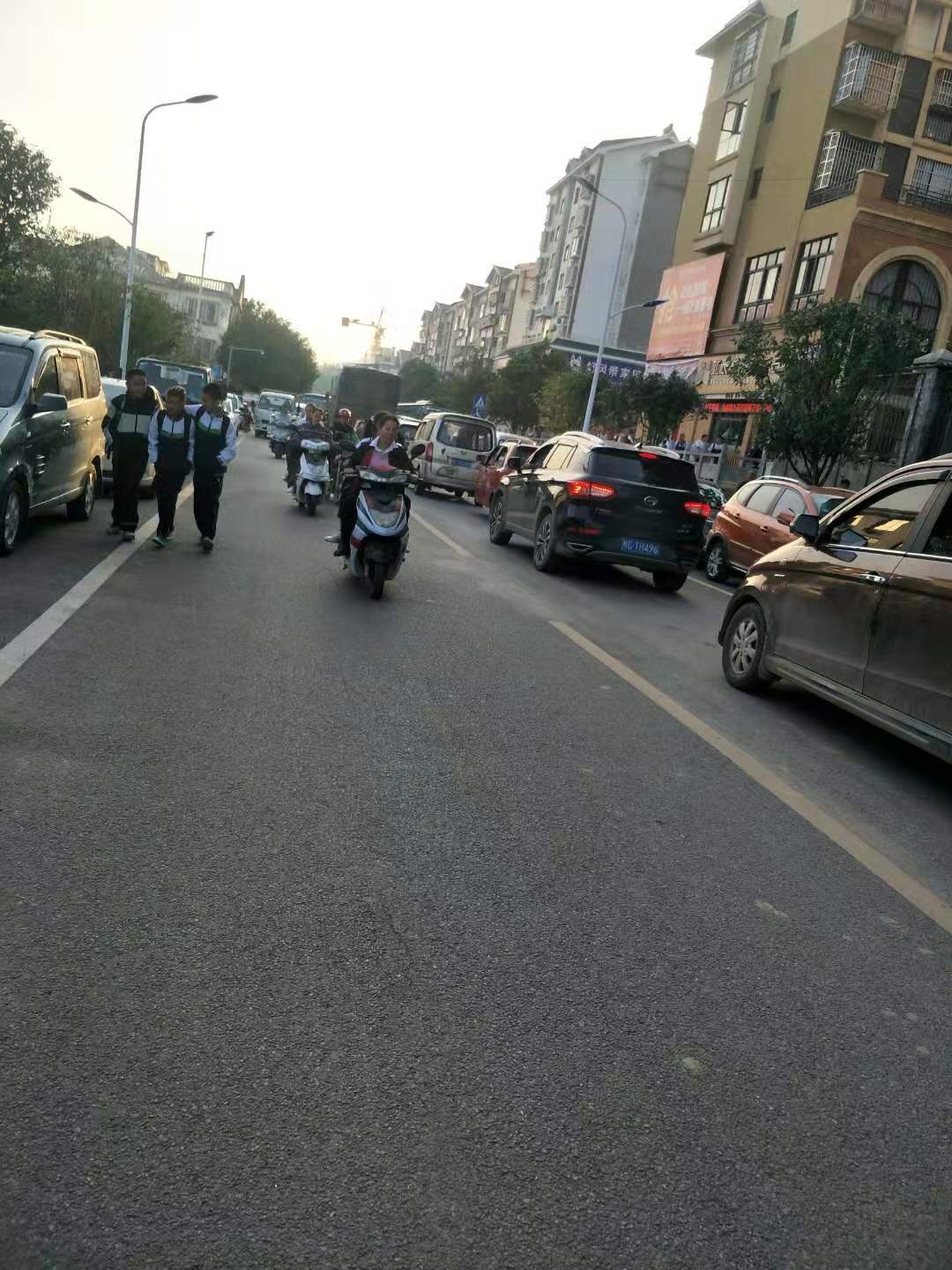 新车站和二中这个十字路口好堵啊855 / 作者:醉于山水 / 帖子ID:269313