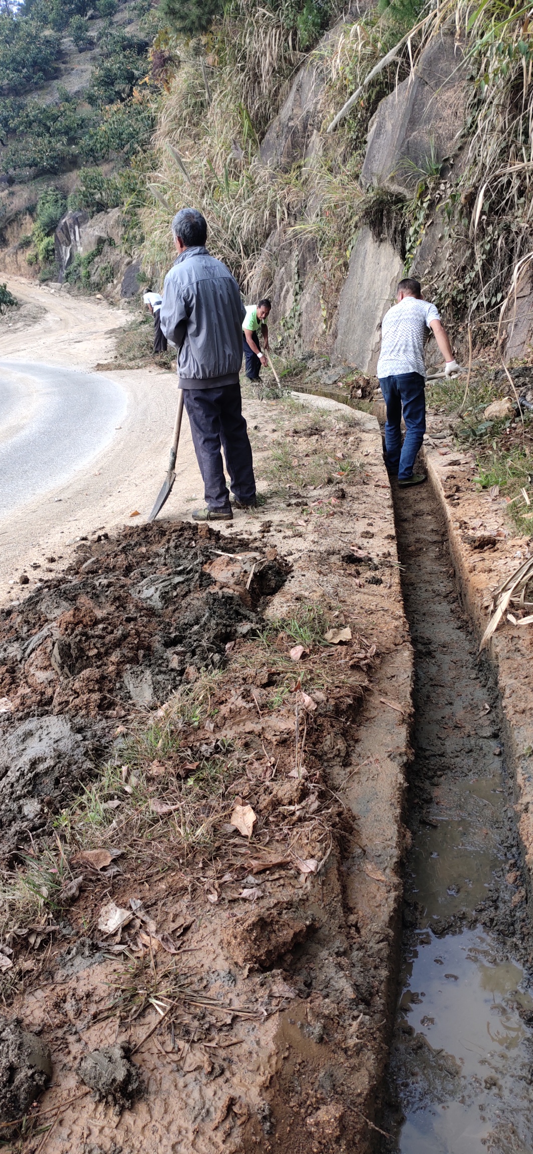 冬季少雨，兰洞瑶山公路维护忙166 / 作者:瑤人老李 / 帖子ID:269432