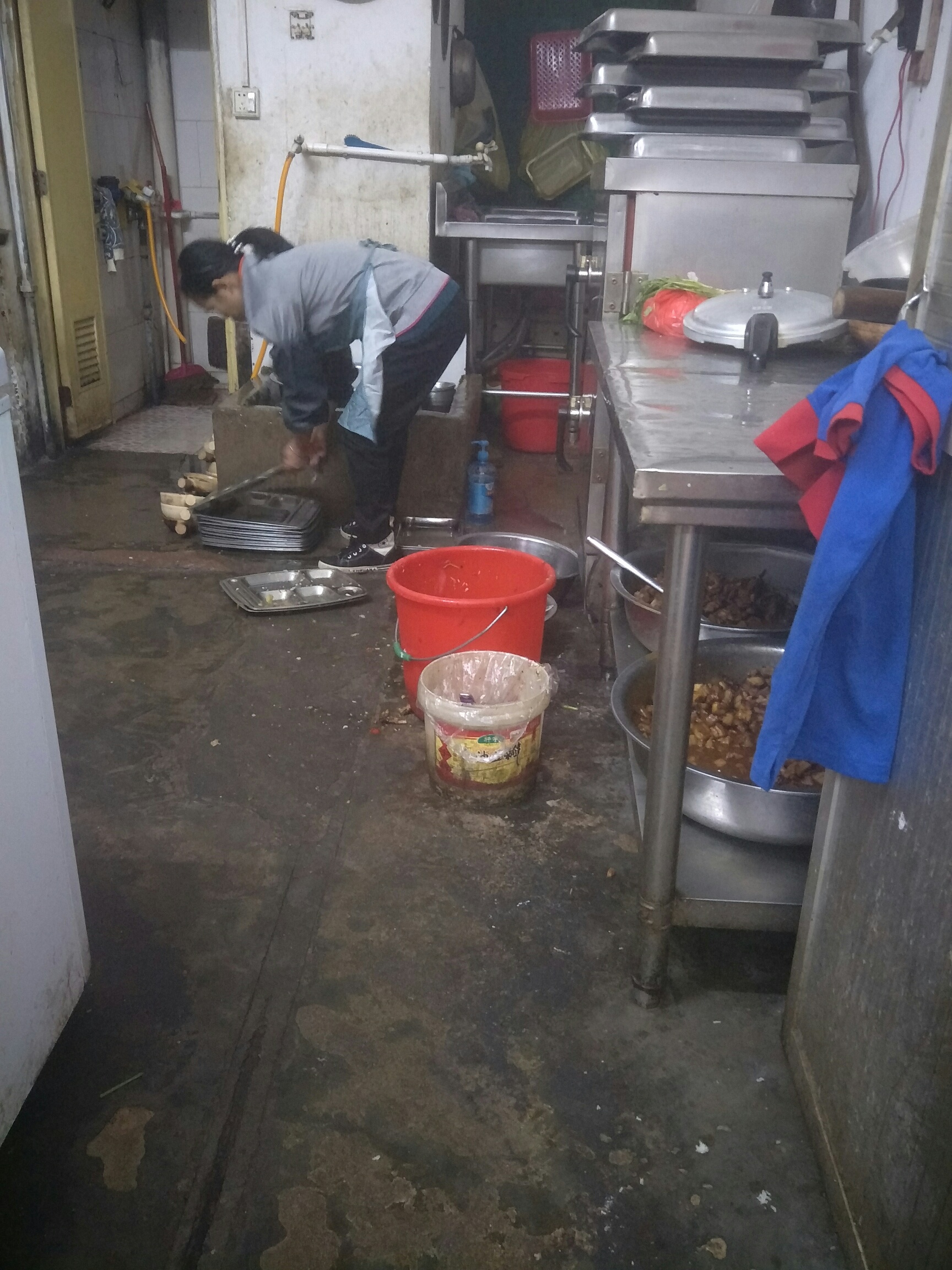 恭城这家餐饮的卫生也太派赖了点，看到都恶心654 / 作者:从零开始 / 帖子ID:269804