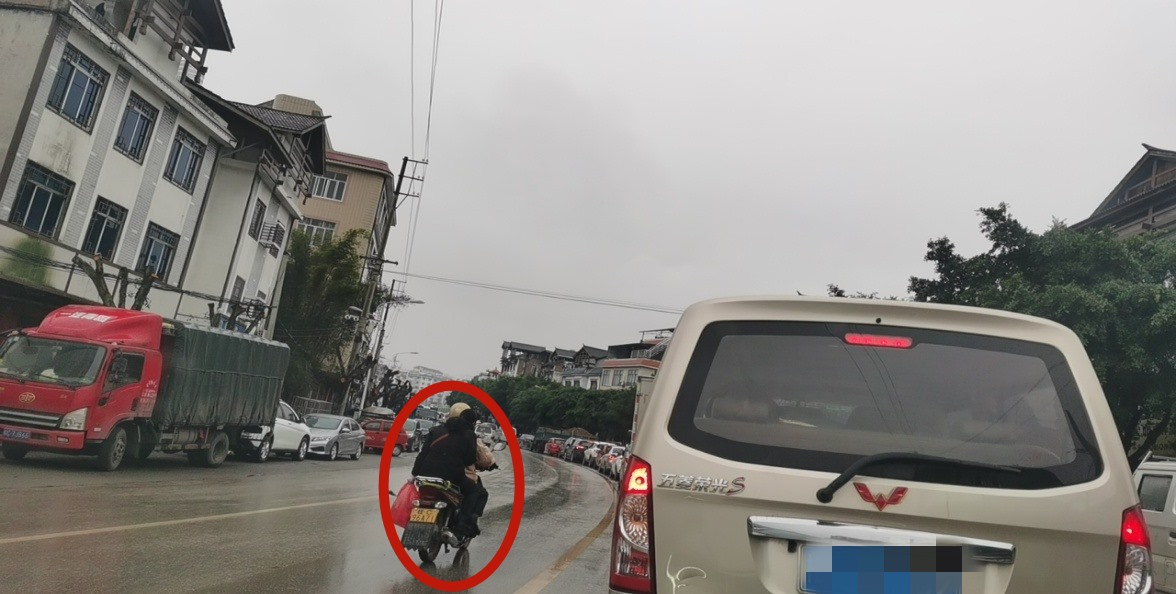 茶江大桥修辅路本来有点堵，没素质的司机们努力来添堵！973 / 作者:箩筐索 / 帖子ID:269825