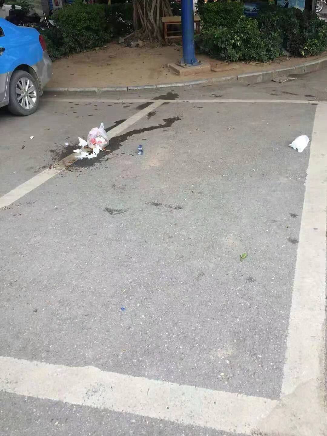 这辆湖南车牌的车，就这么把垃圾丢在车位就走！太缺德了！209 / 作者:幂倾城淮 / 帖子ID:269906