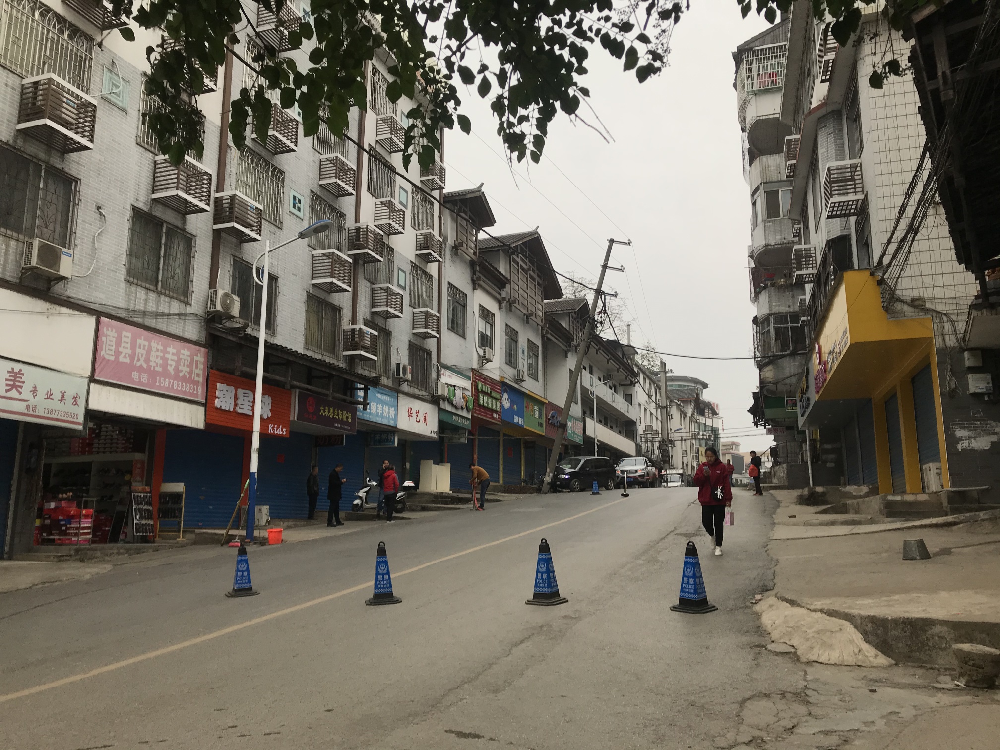 这车子厉害！恭城县医院陡坡这电线杆都被撞断529 / 作者:恭城520小奈姐姐 / 帖子ID:269948