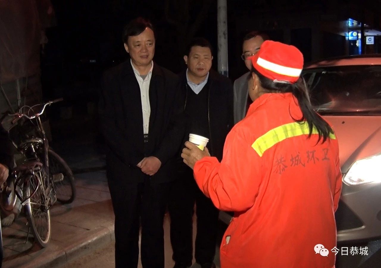 恭城县长黄枝君慰问一线环卫工人290 / 作者:儿时的回忆 / 帖子ID:269977