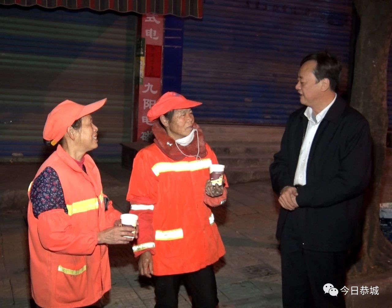 恭城县长黄枝君慰问一线环卫工人816 / 作者:儿时的回忆 / 帖子ID:269977