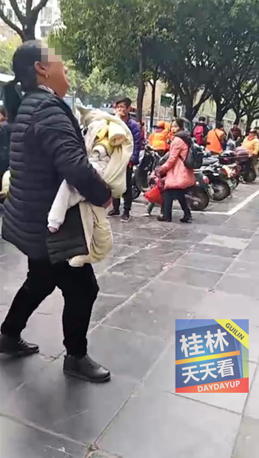 桂林博爱医院门口，一女子抱着死婴哭得撕心裂肺，发生了什么？304 / 作者:宇宙无限 / 帖子ID:270064