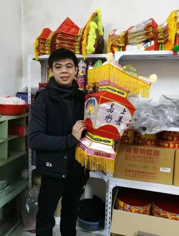 恭城扎纸艺人真牛！2020年央视春晚火红年味舞美道具他给扎出来！642 / 作者:东门头人 / 帖子ID:270154