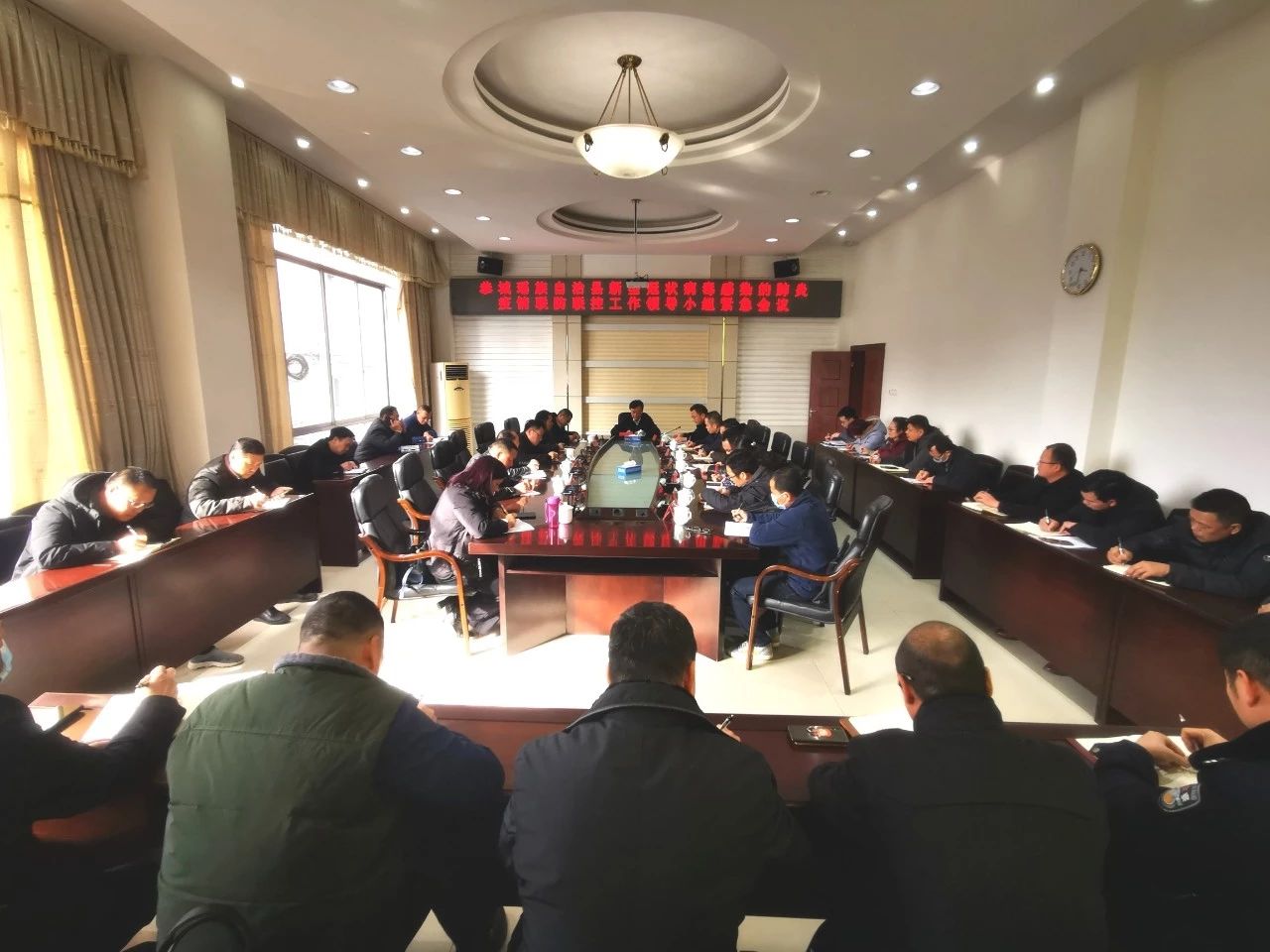 恭城召开新型冠状病毒感染的肺炎疫情联防联控工作领导小组紧急会议40 / 作者:论坛小编01 / 帖子ID:270375