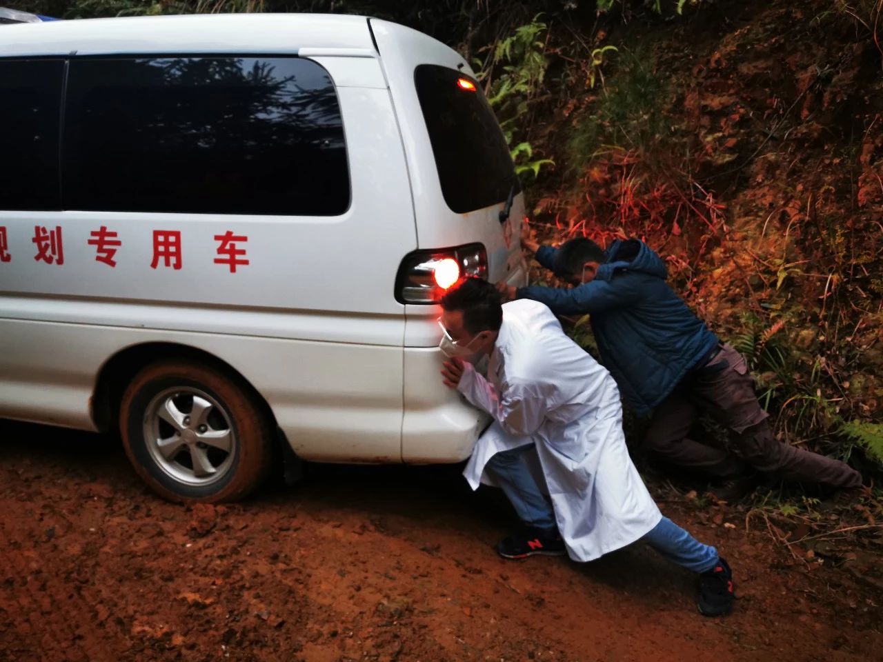 恭城人民的守护神，向奋斗在疫情防控第一线的“战士”致敬！77 / 作者:论坛小编01 / 帖子ID:270389